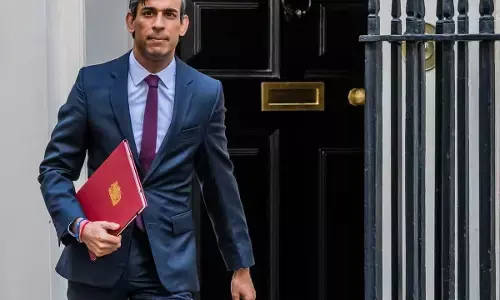 Rishi Sunak: ब्रिटेन में राजनैतिक संकट, मंत्रियों ने दिया इस्तीफा, भारतीय मूल के ऋषि सुनक प्रधानमंत्री बनने में सबसे आगे Rishi Sunak: ब्रिटेन में राजनैतिक संकट, मंत्रियों ने दिया इस्तीफा, भारतीय मूल के ऋषि सुनक प्रधानमंत्री बनने में सबसे आगे