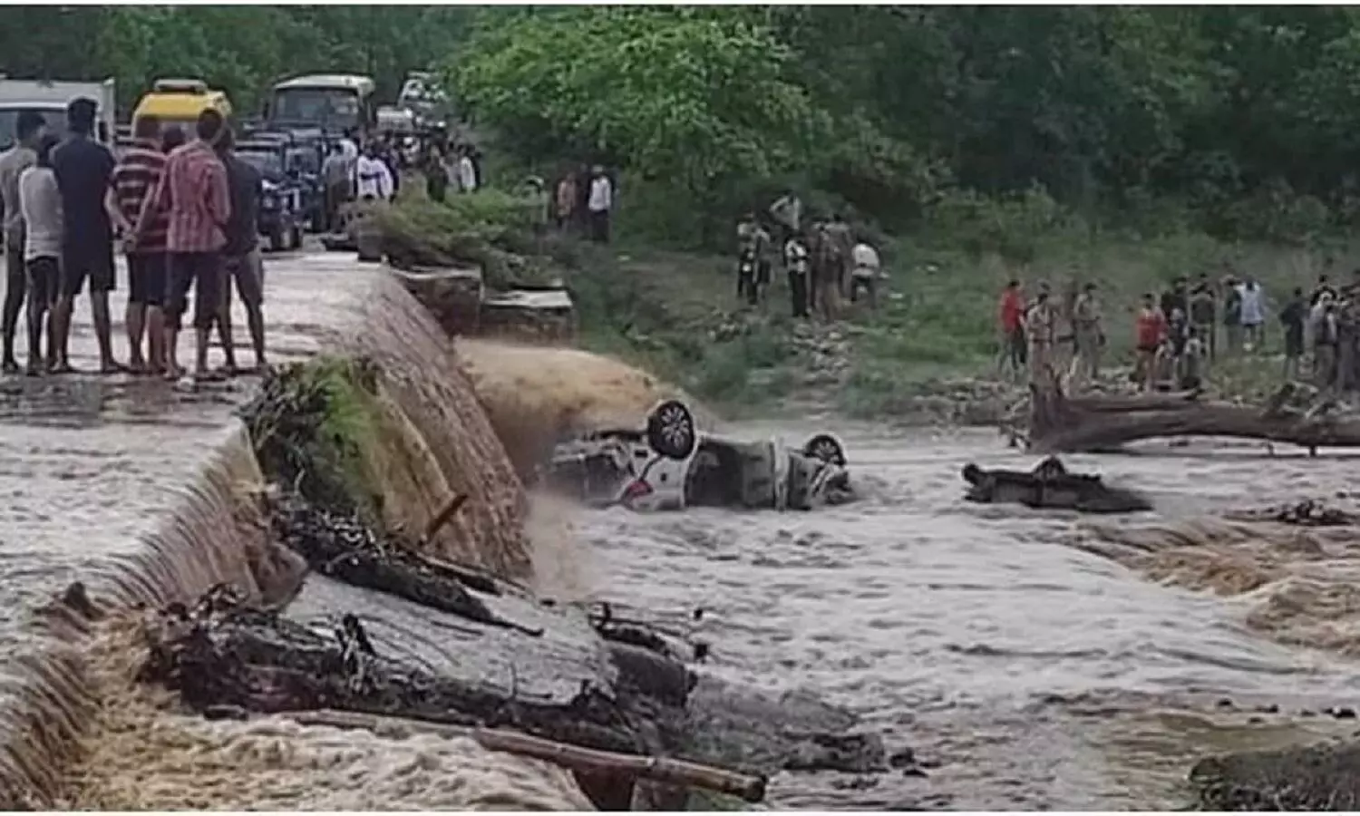 Uttarakhand Car Accident: पर्यटकों से भरी कार नदी में समाई, 9 लोगों की मौत, उत्तराखंड सीएम ने जताया शोक