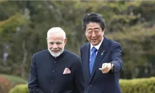 Shinzo Abe Death: जापान के पूर्व प्रधानमंत्री शिंजो की हत्या से भारत में राष्ट्रीय शोक, पीएम मोदी ने कहा आबे से जापान के रिश्ते हुए थें मजबूत Shinzo Abe Death: जापान के पूर्व प्रधानमंत्री शिंजो की हत्या से भारत में राष्ट्रीय शोक, पीएम मोदी ने कहा आबे से जापान के रिश्ते हुए थें मजबूत