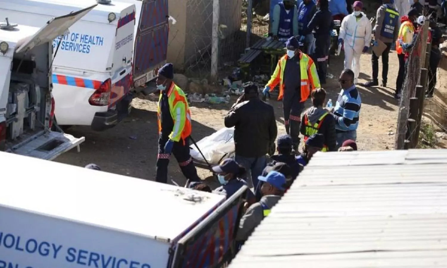 South Africa Bar Firing News Hindi: साऊथ अफ्रीका में फायरिंग से 14 लोगों की मौत! जानें पूरा केस South Africa Bar Firing News Hindi: साऊथ अफ्रीका में फायरिंग से 14 लोगों की मौत! जानें पूरा केस