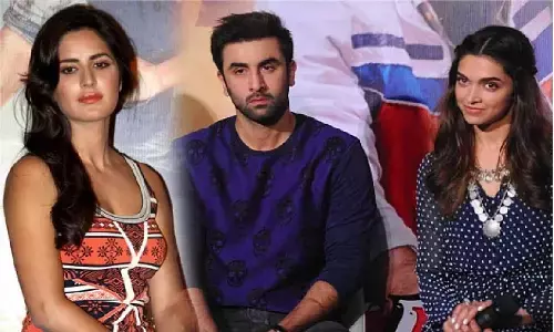 Ranbir Kapoor की ये गर्लफ्रेंड गुस्से में आकर तोड़ देती थीं उनके अवॉर्ड्स, एक बार तो रणबीर को ही... Ranbir Kapoor की ये गर्लफ्रेंड गुस्से में आकर तोड़ देती थीं उनके अवॉर्ड्स, एक बार तो रणबीर को ही...