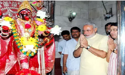 Kaali Poster Row: काली पोस्टर विवाद के बीच प्रधानमंत्री का बड़ा बयान, देश की शक्ति और भक्ति है मां काली, इस आध्यात्मिक ऊर्जा से देश बढ़ रहा आगे Kaali Poster Row: काली पोस्टर विवाद के बीच प्रधानमंत्री का बड़ा बयान, देश की शक्ति और भक्ति है मां काली, इस आध्यात्मिक ऊर्जा से देश बढ़ रहा आगे