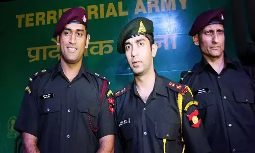 क्रिकेटर्स से लेकर एक्टर्स तक, इन फेमस पर्सनालिटीज को मिल चुका है इंडियन आर्म फोर्सेज में बड़ा पद