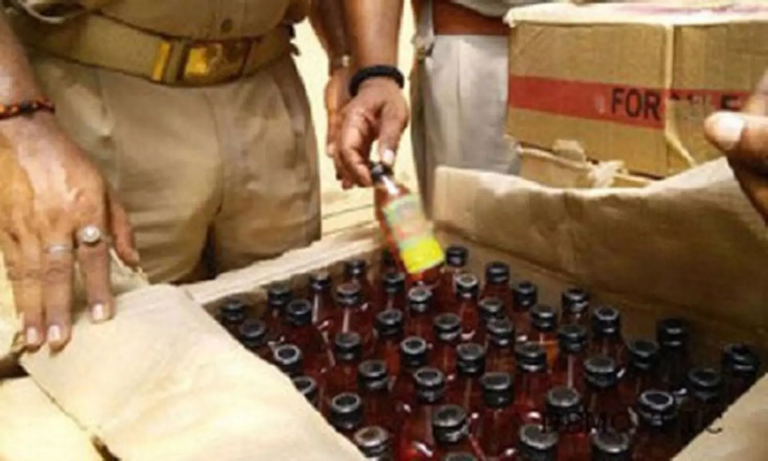 रीवा: आबकारी ने जब्त की 44 लीटर अवैध शराब तथा 400 किलो महुआ लाहन