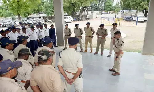 रीवा में ट्रैफिक पुलिस को मिलेगा नगद इनाम, एसपी ने की घोषणा, जानिए क्या करने पर मिलेगा पुरस्कार रीवा में ट्रैफिक पुलिस को मिलेगा नगद इनाम, एसपी ने की घोषणा, जानिए क्या करने पर मिलेगा पुरस्कार
