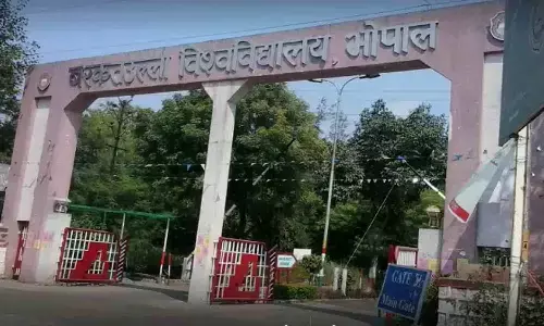 भोपाल में मोबाइल से नकल करना पड़ा भारी, नकलची विद्यार्थियों पर लग सकता है तीन साल का बैन! भोपाल में मोबाइल से नकल करना पड़ा भारी, नकलची विद्यार्थियों पर लग सकता है तीन साल का बैन!