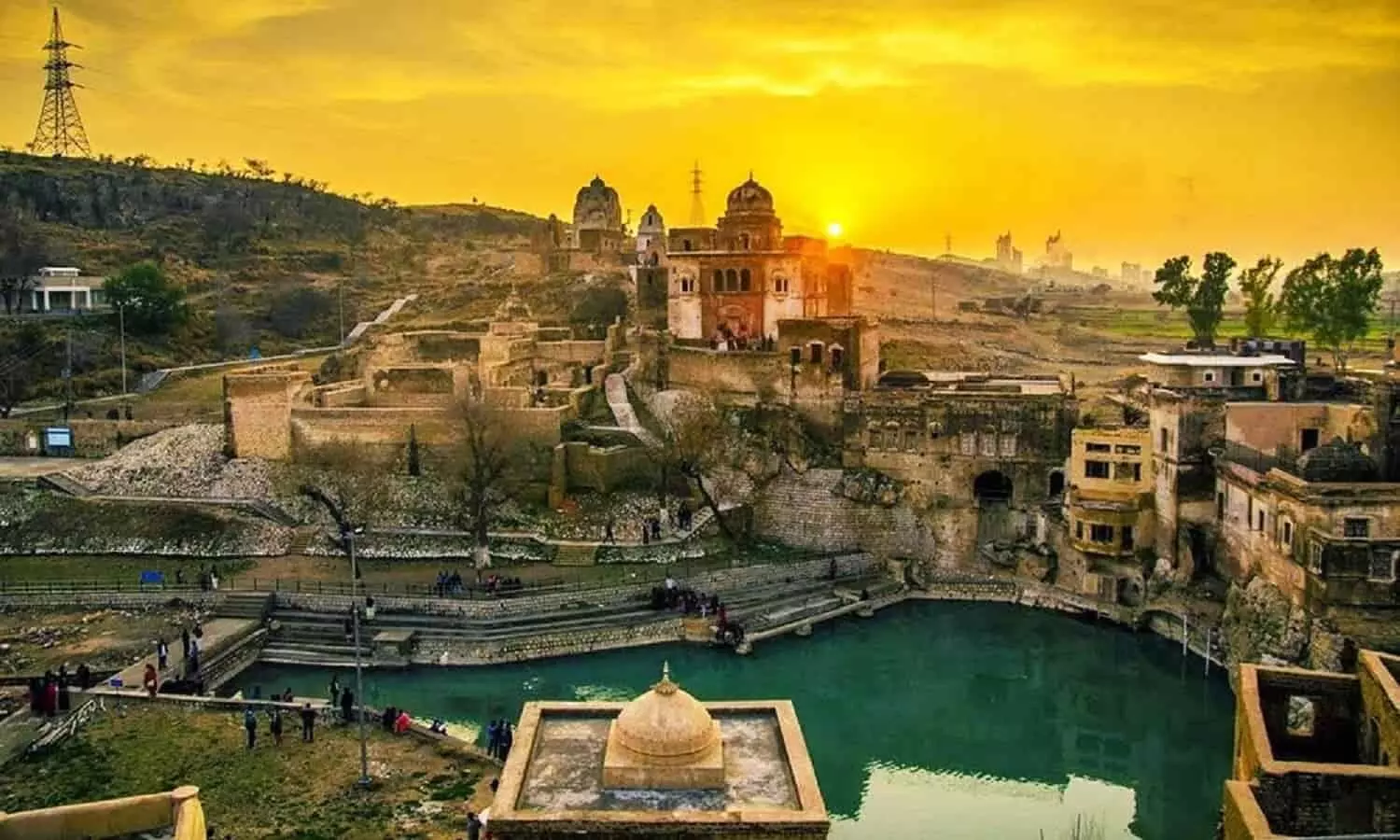 Katasraj Mandir: पाकिस्तान में है सतयुग का शिव कुण्ड और हजारों वर्ष पुराना महादेव मंदिर, जहां पांडव हुए थे मूर्छित Katasraj Mandir: पाकिस्तान में है सतयुग का शिव कुण्ड और हजारों वर्ष पुराना महादेव मंदिर, जहां पांडव हुए थे मूर्छित