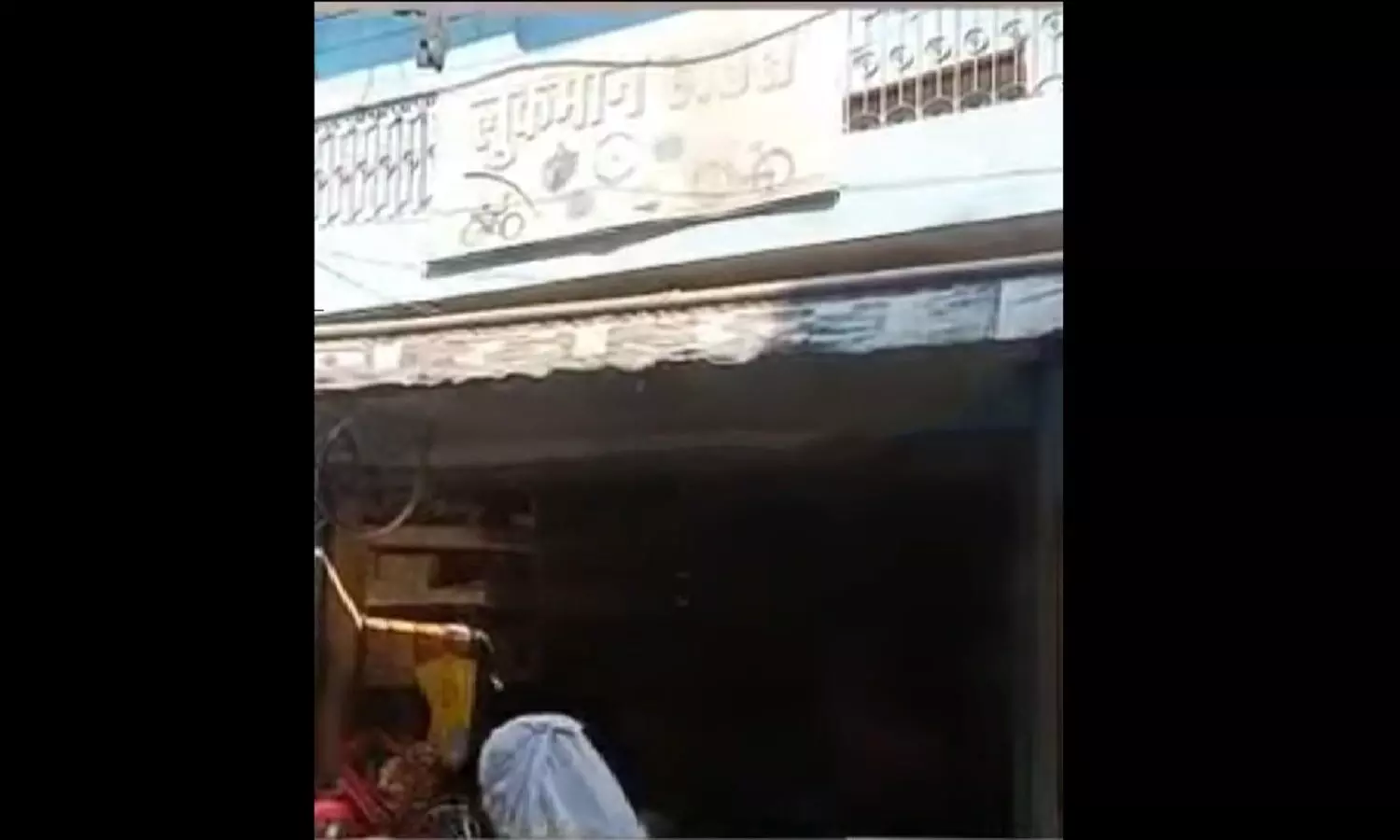 रीवा में पकड़ा गया नामी कंपनी का नकली इंजन ऑयल, शिकायत पर पुलिस ने की कार्रवाई रीवा में पकड़ा गया नामी कंपनी का नकली इंजन ऑयल, शिकायत पर पुलिस ने की कार्रवाई