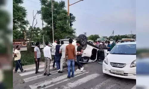 Jani Road Accident: मशहूर सिंगर जानी का एक्सीडेंट, तीन बार पलटी फार्च्यूनर कार, गंभीर रूप से हुए घायल Jani Road Accident: मशहूर सिंगर जानी का एक्सीडेंट, तीन बार पलटी फार्च्यूनर कार, गंभीर रूप से हुए घायल