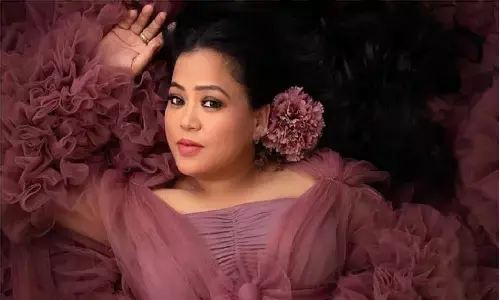 जब Bharti Singh के साथ होने वाला था गलत काम ? होटल के कमरे में निक्कर और बनियान में बैठा था डायरेक्टर, फिर.. जब Bharti Singh के साथ होने वाला था गलत काम ? होटल के कमरे में निक्कर और बनियान में बैठा था डायरेक्टर, फिर..