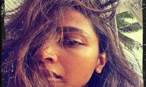 बिखरे बालो में दीपिका पादुकोण को देख फैंस ने उड़ाया मजाक, कहा- घर में साबुन और तेल..