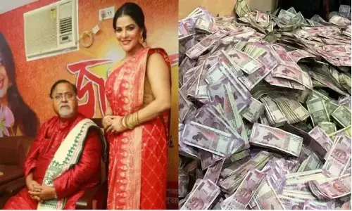 पश्चिम बंगाल में शिक्षक भर्ती घोटाला: TMC के पार्थ चटर्जी गिरफ्तार, अर्पिता मुखर्जी के घर में मिले 20 करोड़ रुपए