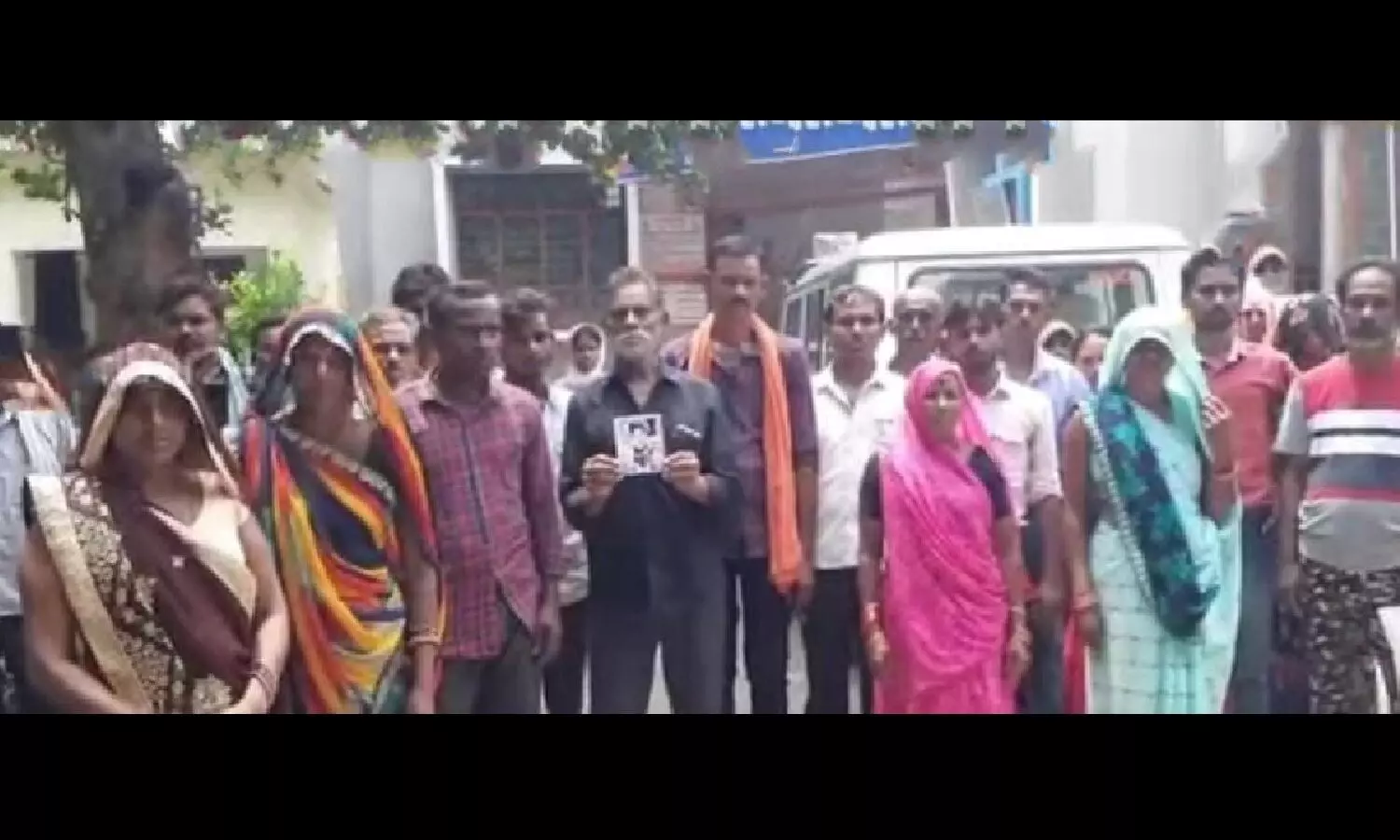 रीवा में लापता हुए युवक के अपहरण की आशंका, ग्रामीणों ने घेरा थाना, जांच में जुटी पुलिस रीवा में लापता हुए युवक के अपहरण की आशंका, ग्रामीणों ने घेरा थाना, जांच में जुटी पुलिस