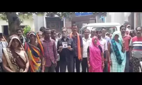 रीवा में लापता हुए युवक के अपहरण की आशंका, ग्रामीणों ने घेरा थाना, जांच में जुटी पुलिस रीवा में लापता हुए युवक के अपहरण की आशंका, ग्रामीणों ने घेरा थाना, जांच में जुटी पुलिस