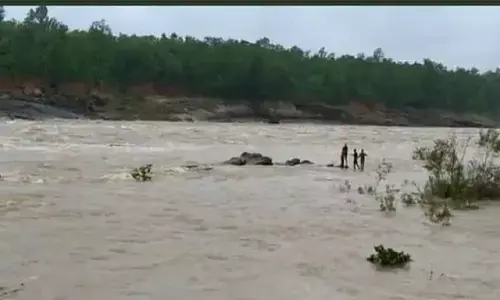 एमपी के नर्मदापुरम में सेल्फी लेने के चक्कर में 4 युवक तवा डैम के छोड़ गए पानी में घिरे, ग्रामीणो ने दिखाई हिम्मत