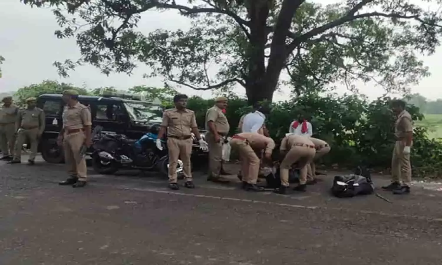 UP Sultanpur Accident: यूपी में बेकाबू हो रहे ट्रक चालक, 7 कावंड़ियों के बाद अब एआरटीओ के चालक तथा सिपाही को कुचला, हो गई मौत