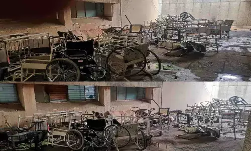 एमपी के रीवा में संजय गांधी अस्पताल में अव्यवस्था की स्थिति, कबाड़ हो रहे स्ट्रेचर, मरीजों को हो रही परेशानी