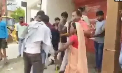 एमपी के सिंगरौली में पशु चोर को ग्रामीणों ने बंधक बना कर पीटा, वायरल हुआ वीडियो, जानिए कैसे पकड़ में आया आरोपी एमपी के सिंगरौली में पशु चोर को ग्रामीणों ने बंधक बना कर पीटा, वायरल हुआ वीडियो, जानिए कैसे पकड़ में आया आरोपी