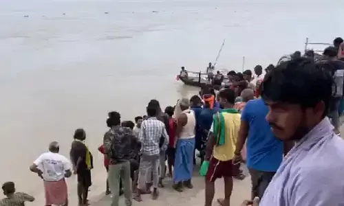 Bihar News: पटना में गंगा की गहराई में समाएं पति-पत्नी और उनके दो बच्चे, बचाव के लिए लगाते रहे आवाज