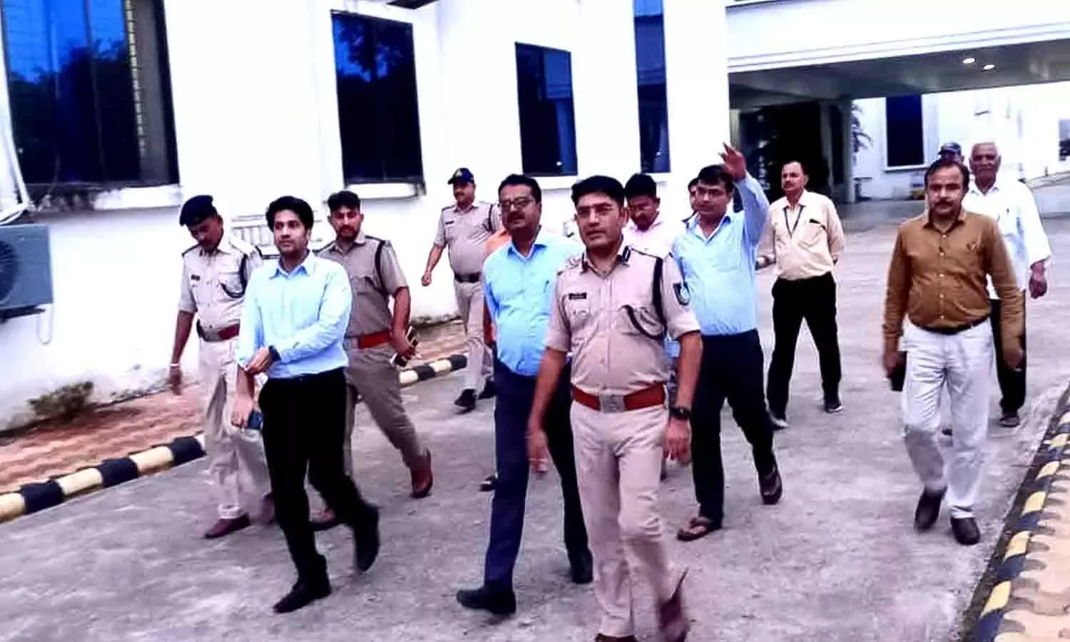 रीवा जिला पंचायत के अध्यक्ष तथा उपाध्यक्ष का निर्वाचन आज, कलेक्ट्रेट में आमजन का प्रवेश रहेगा प्रतिबंधित