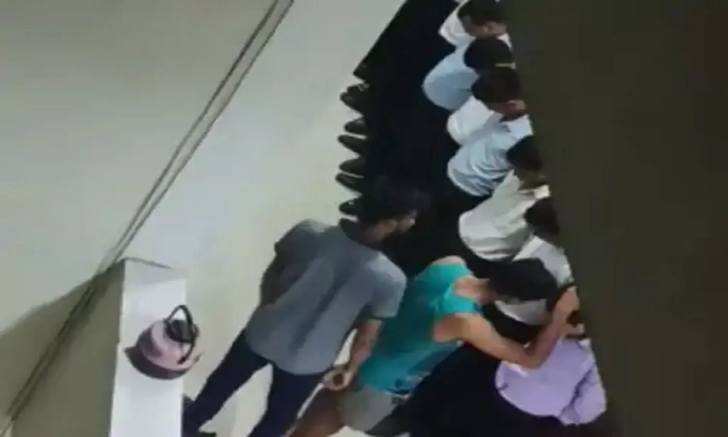 Ratlam Ragging Video: एमपी में नही थम रही रैगिंग, इंदौर के बाद रतलाम मेडिकल कॉलेज से मामला आया सामने, जूनियर्स को लगाएं जा रहे थप्पड़