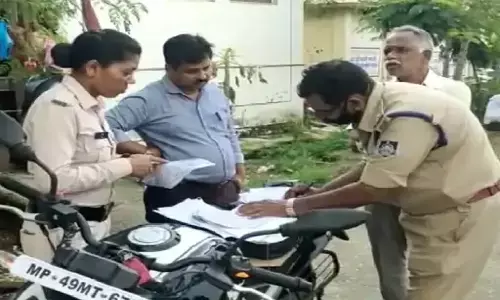 Chhindwara Suicide News: एमपी के छिंदवाड़ा में रिटायर्ड बैंक कर्मी ने पत्नी और दो बच्चो के साथ कर लिया अग्नि स्नान, पति-पत्नी की मौत, बच्चे गंभीर