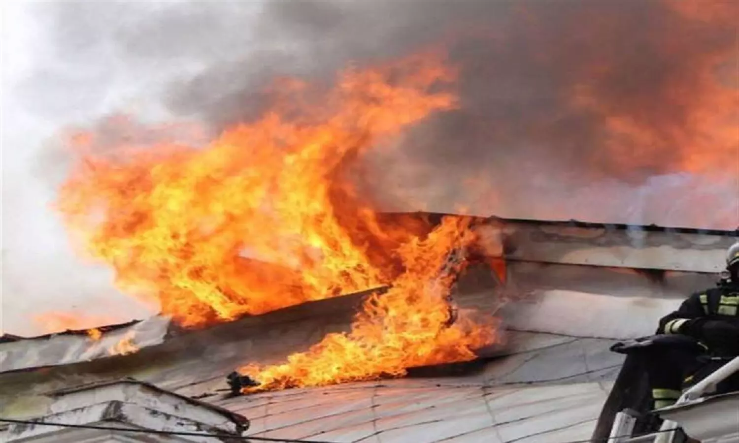 जबलपुर के New Life Multi Specialty Hospital में लगी आग! 10 मरीजों की मौत जबलपुर के New Life Multi Specialty Hospital में लगी आग! 10 मरीजों की मौत