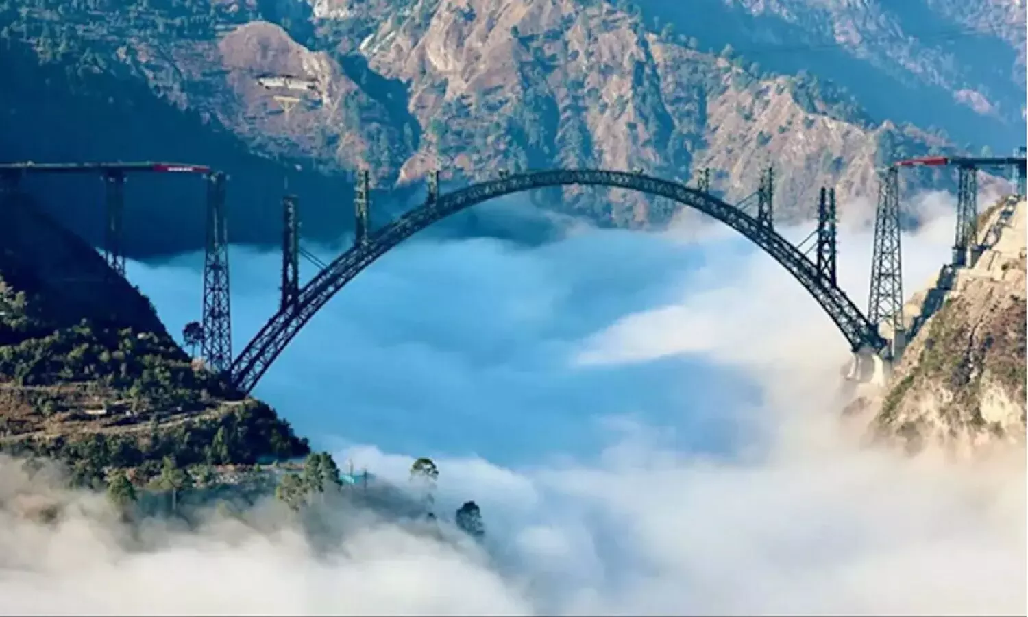 Worlds Highest Bridge: कश्मीर में बन रहा दुनिया का सबसे ऊंचा ब्रिज Chenab Arch Bridge