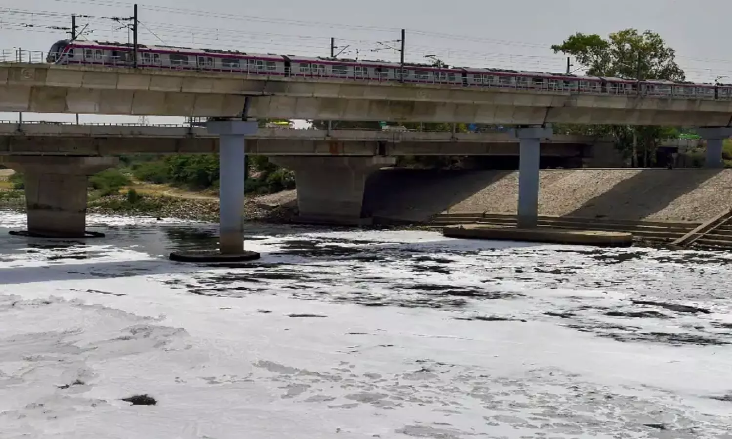 Yamuna River on Alert: उफनाई यमुना नदी, 37 हजार प्रभावित लोगों  को निकाला गया