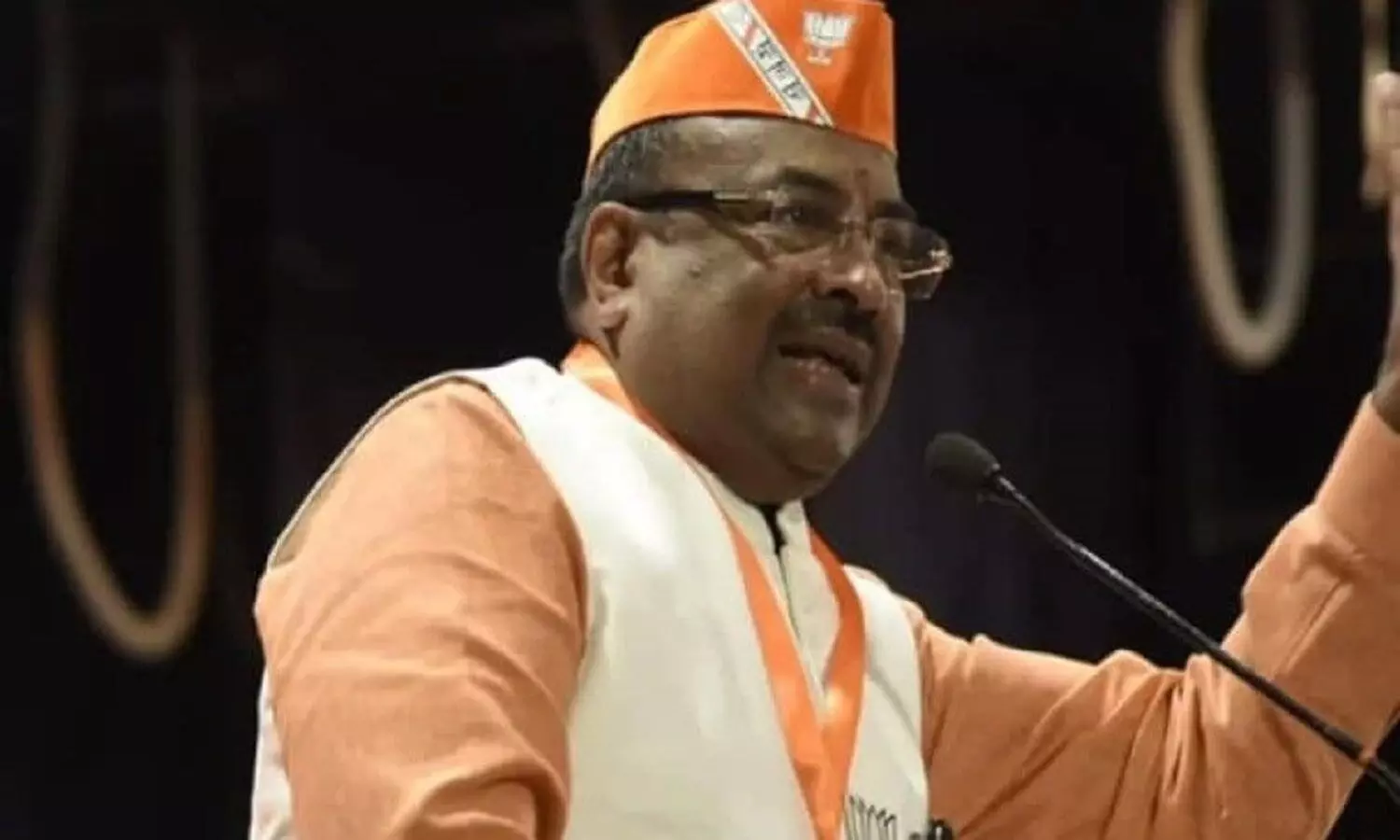 Maharashtra News: महाराष्ट्र में वंदे मातरम को लेकर नया आदेश, संस्कृतिक मंत्री ने कही यह बात Maharashtra News: महाराष्ट्र में वंदे मातरम को लेकर नया आदेश, संस्कृतिक मंत्री ने कही यह बात