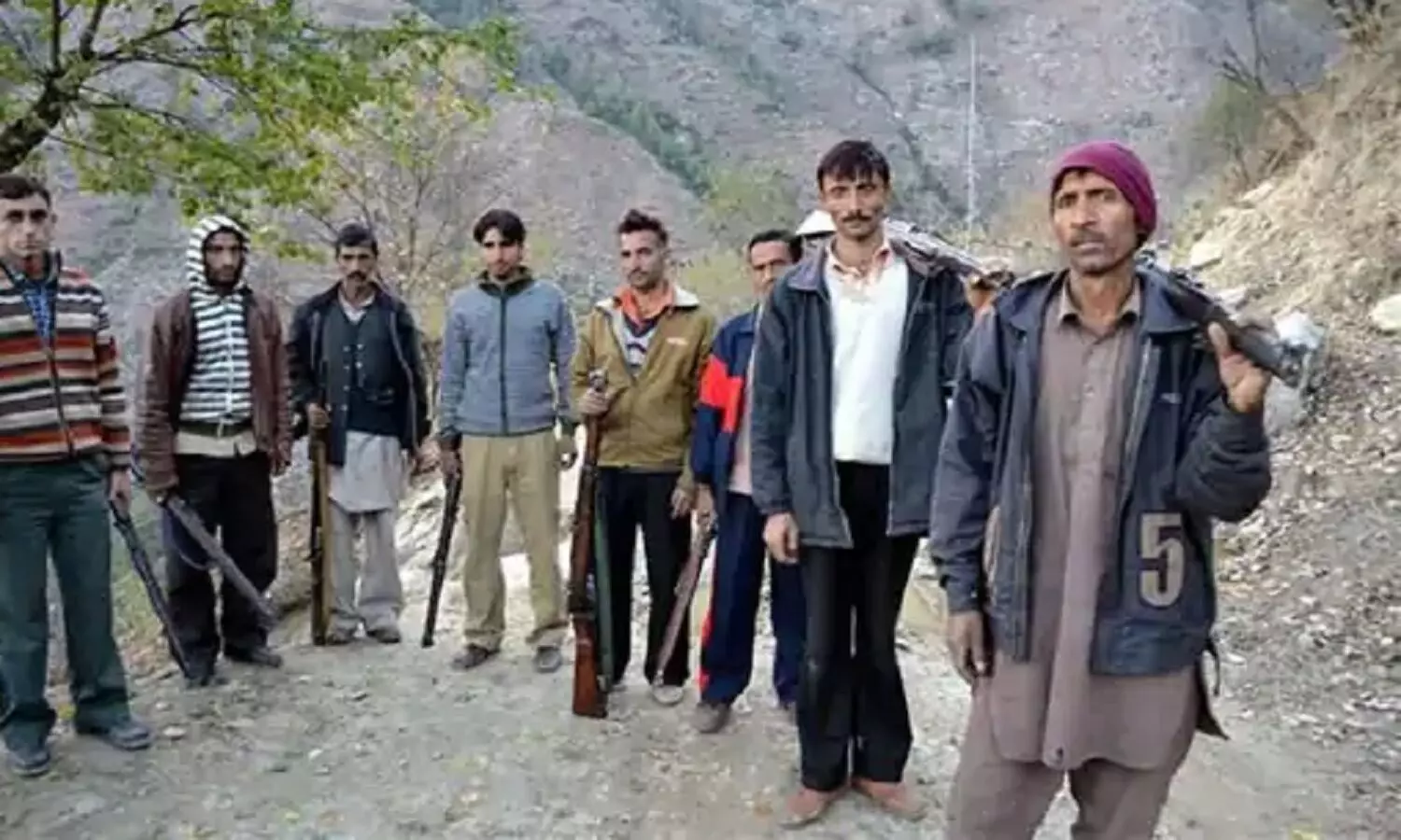 J&K Village Guard Scheme: जम्मू-कश्मीर के प्रत्येक गांव में तैनात होंगे सुरक्षाबल, सरकार ने विलेज गार्ड स्कीम को दी मंजूरी