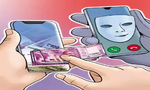 Delhi Video Call Blackmailing: रिटायर्ड बुजुर्ग के मोबाइल में वीडियो कॉल करके लड़की ने उतारे सारे कपड़े, परेशानी भरा बन गया वृद्ध का जीवन Delhi Video Call Blackmailing: रिटायर्ड बुजुर्ग के मोबाइल में वीडियो कॉल करके लड़की ने उतारे सारे कपड़े, परेशानी भरा बन गया वृद्ध का जीवन