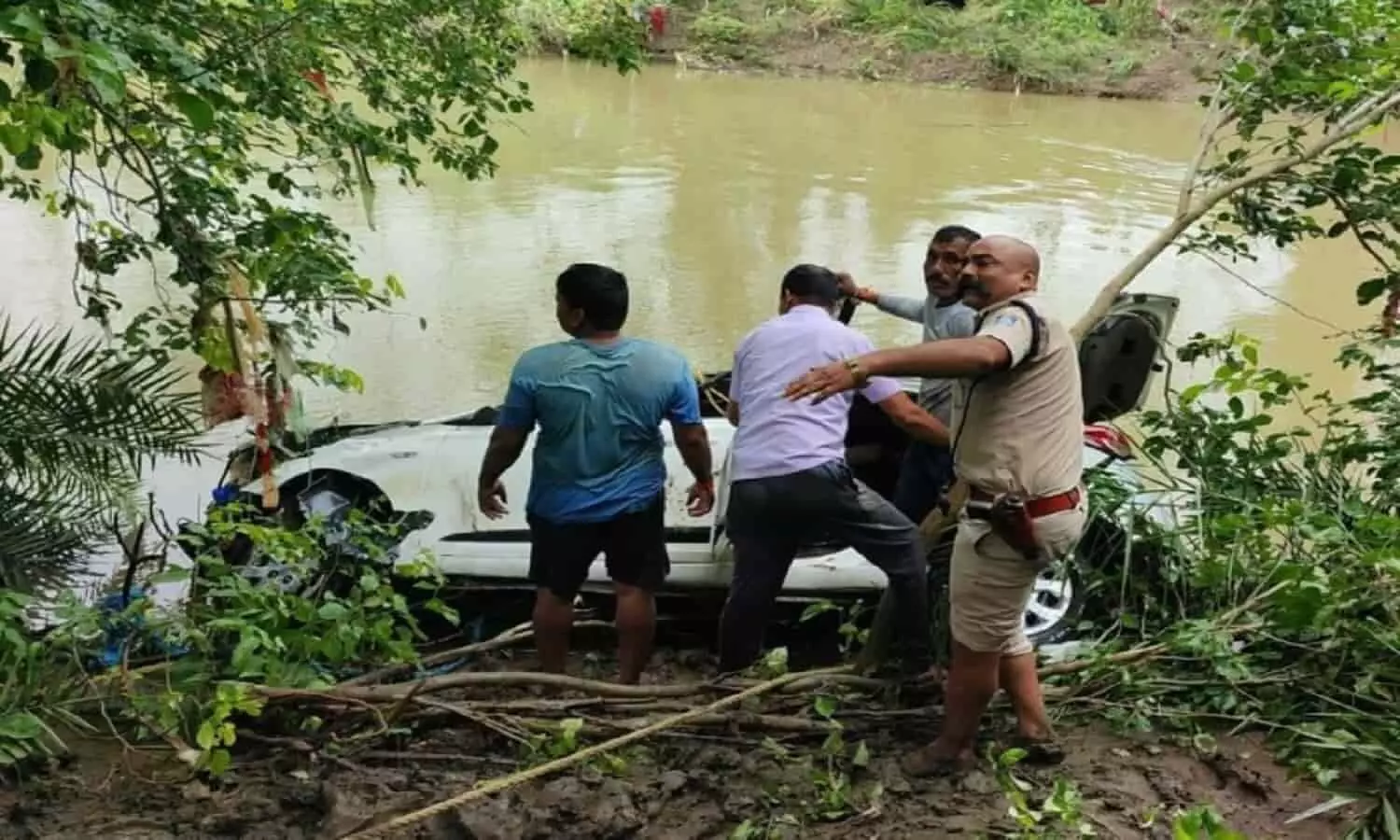 एमपी में लापता तहसीलदार की कार और पटवारी की लाश मिली, तलाश जारी