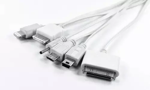 Common Charger Policy: खत्म होगी कंपनियों की मनमानी,  दो चार्जर पॉलिसी हो सकती है लागू