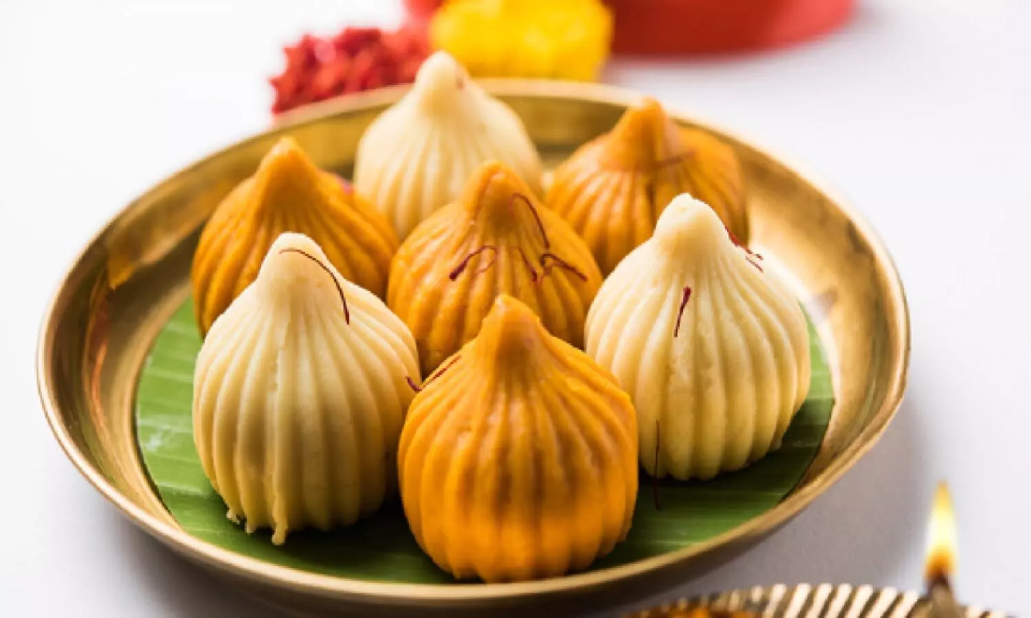 Modak Recipe: घर पर बनाएं स्वादिष्ट और सेहत से भरपूर मोदक, जानें मोदक बनाने की रेसिपी Modak Recipe: घर पर बनाएं स्वादिष्ट और सेहत से भरपूर मोदक, जानें मोदक बनाने की रेसिपी
