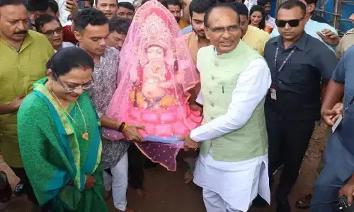 MP Bhopal: राजनेता भी बप्पा की भक्ति में डूबें, एमपी के सीएम शिवराज के घर विराजे गजानन