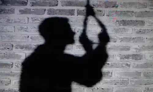 Delhi CBI Officer Sucide: दिल्ली में सीबीआई के लीगल एडवाइजर का बेल्ट से लटकता मिला शव, पुलिस को मिला सुसाइड नोट