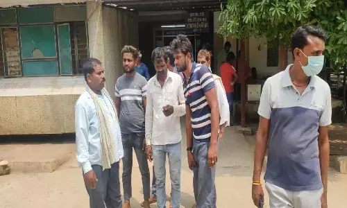 रीवा में चिकित्सकों नहीं किया भर्ती, अस्पताल के बरामदे में ही 16 घंटे बिना इलाज के युवती ने तोड़ा दम