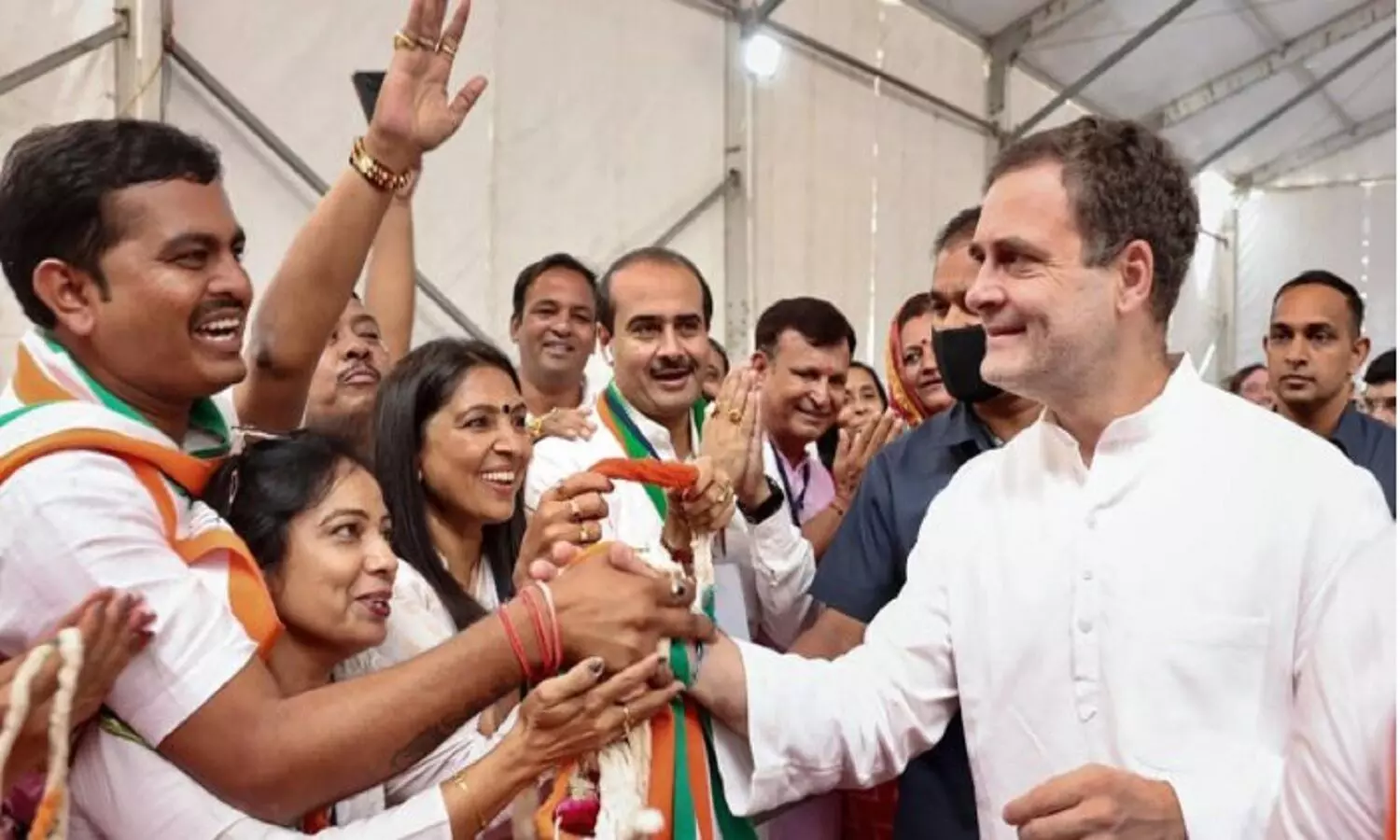 गुजरात विधानसभा चुनाव को लेकर राहुल गांधी का एलान: 300 यूनिट बिजली फ्री, गैस सिलेंडर 500 रुपए, किसानों का कर्ज माफ़ करेंगे