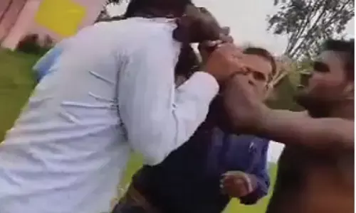 REWA: शिक्षक दिवस के दिन रीवा में स्कूल टीचर की पिटाई का वीडियो वायरल! REWA: शिक्षक दिवस के दिन रीवा में स्कूल टीचर की पिटाई का वीडियो वायरल!