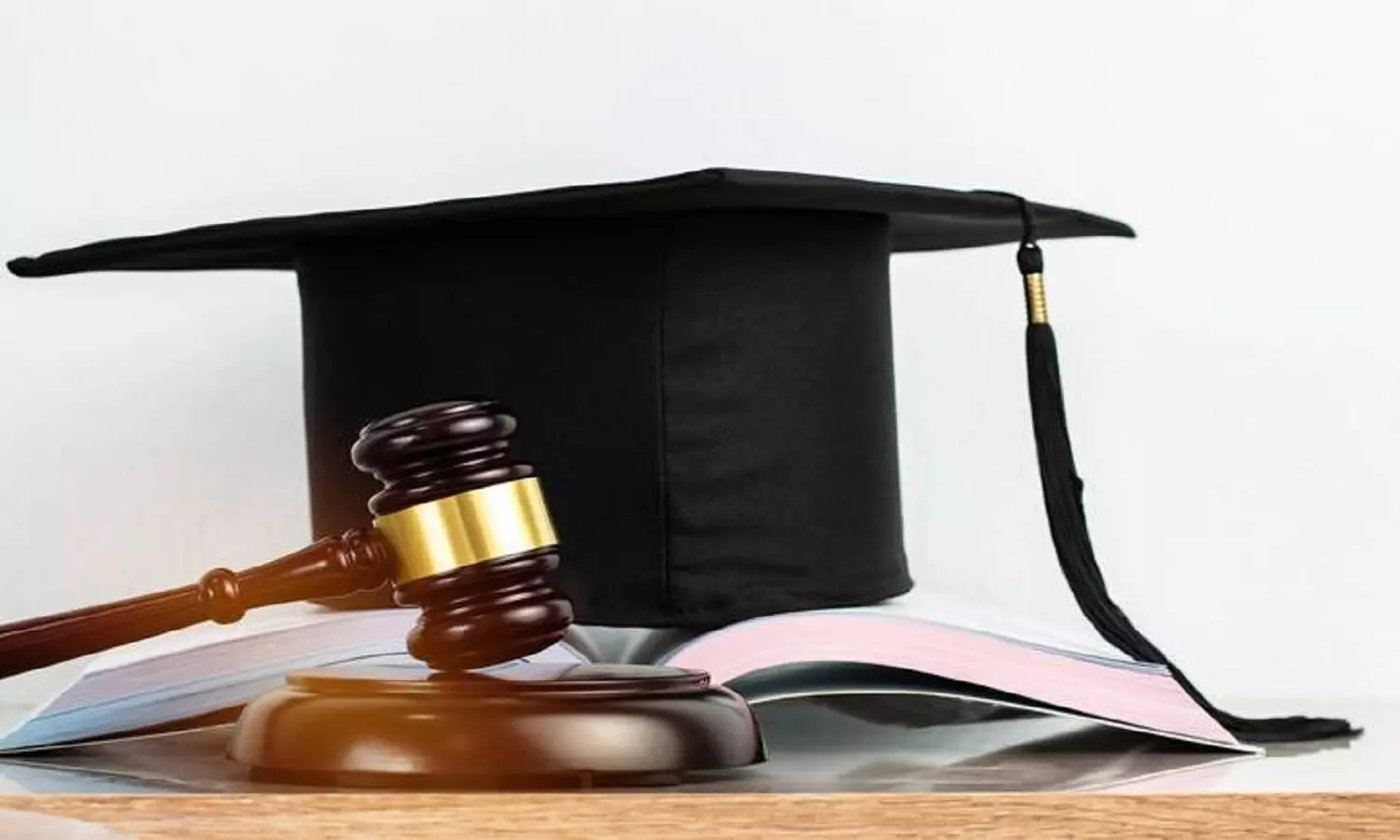 High Court Bharti 2022 : एलएलबी पास लोगों के लिए हाईकोर्ट में निकली भर्ती, जल्दी करें आवेदन