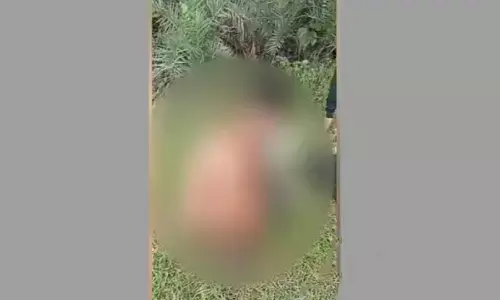 रीवा में छात्र को निर्वस्त्र कर बनाया मुर्गा, डंडो से की जा रही पिटाई, वीडियो वायरल रीवा में छात्र को निर्वस्त्र कर बनाया मुर्गा, डंडो से की जा रही पिटाई, वीडियो वायरल