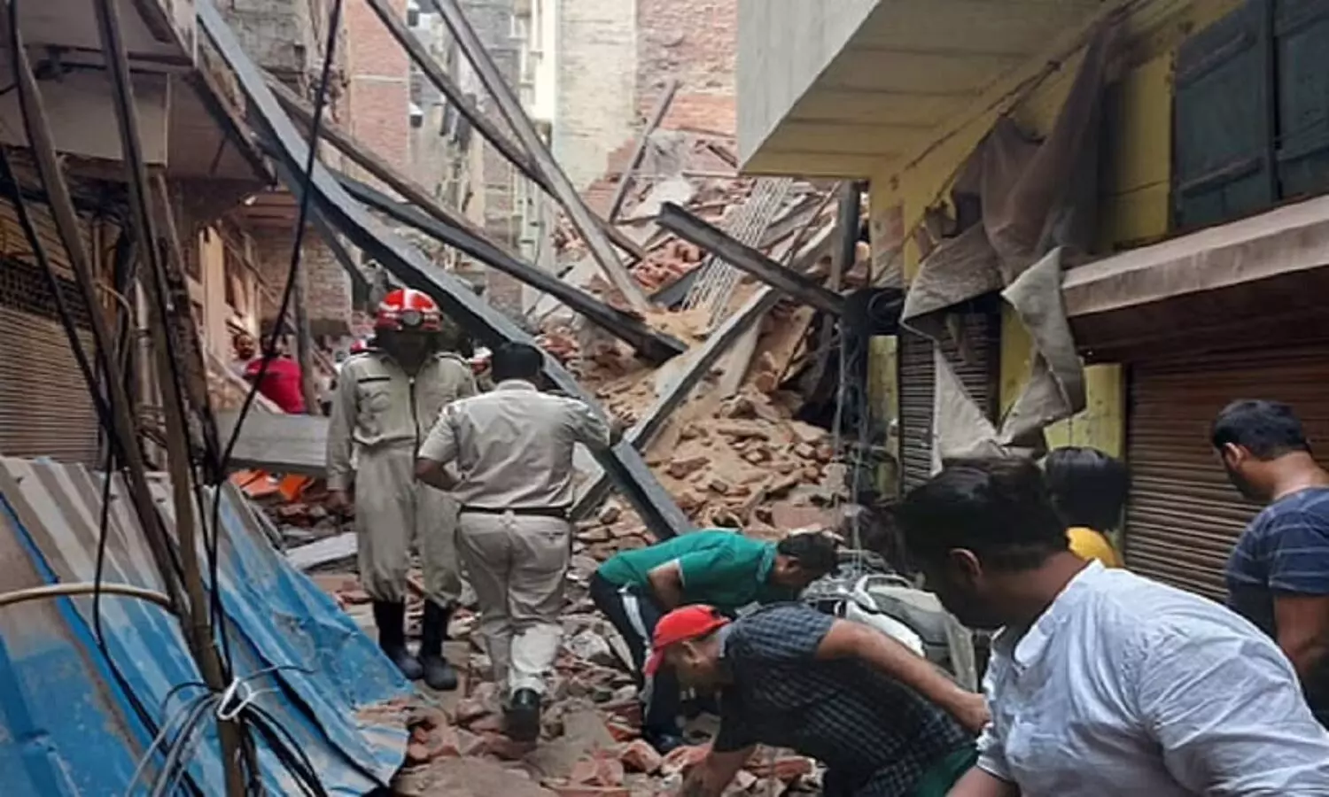 Delhi Azad Market: दिल्ली में निर्माणाधीन 4 मंजिला इमारत गिरी, 3 मजदूरों की मौत, 7 लोगों के दबे होने की आशंका