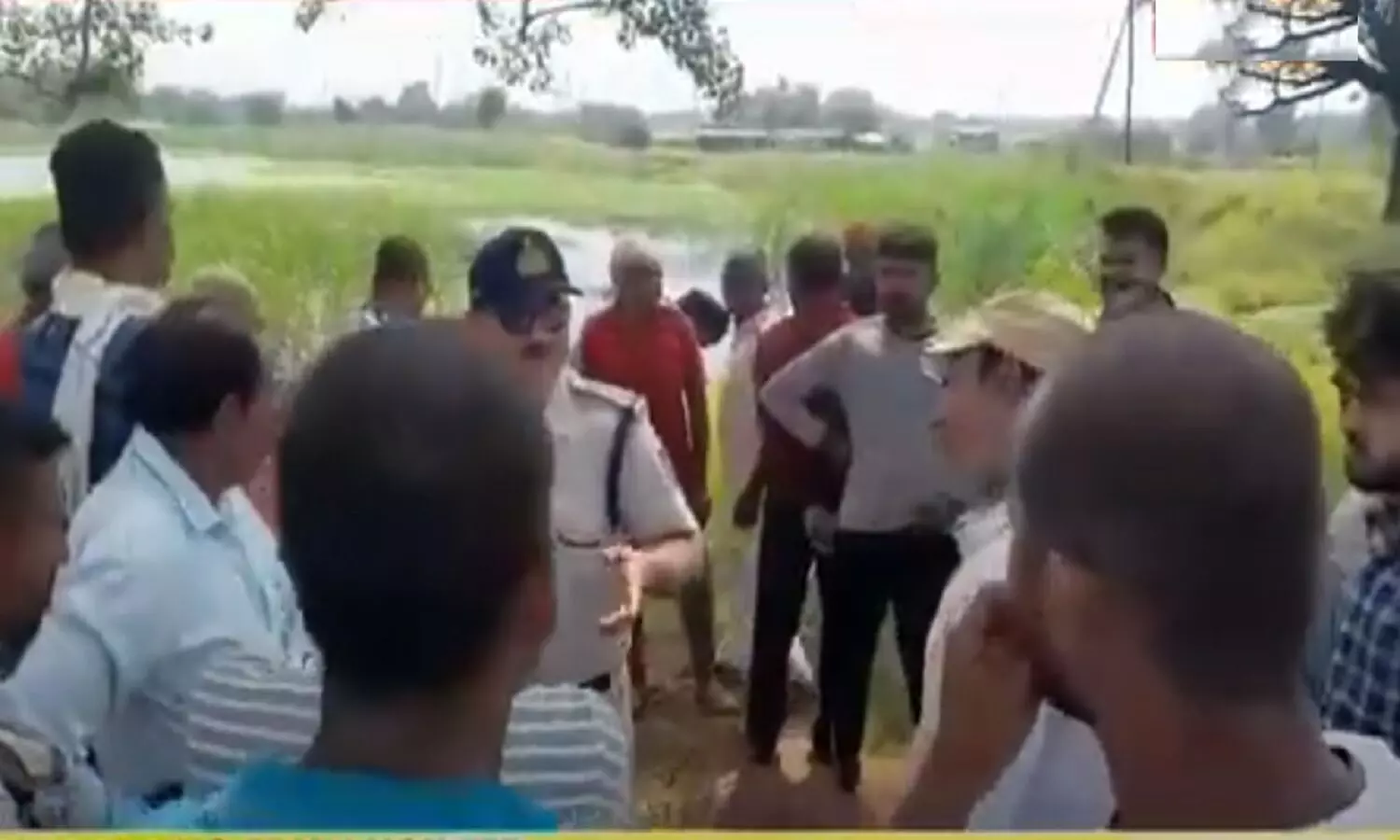 REWA: सड़क पर उतरे ग्रामीण, सूअरों से हैं परेशान, प्रशासन ने दी समझाइस