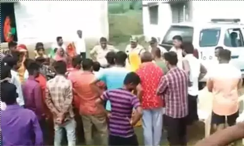 रीवा में स्कूल से बच्चे को ले जानें का प्रयास कर रहे दो लोगों को ग्रामीणों ने बनाया बंधक