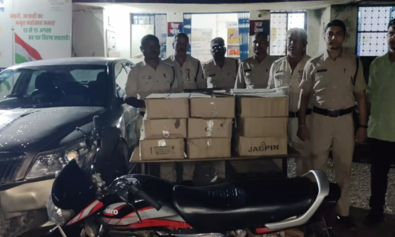 रीवा में पुलिस ने जब्त की 153 लीटर शराब, दो आरोपी गिरफ्तार, चार फरार रीवा में पुलिस ने जब्त की 153 लीटर शराब, दो आरोपी गिरफ्तार, चार फरार