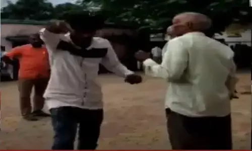 मैहर के सरकारी स्कूल में शराबी ने मचाया उत्पात, बदतमीजी का वीडियो वायरल