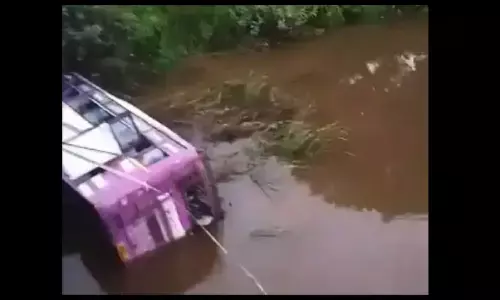 MP Khandwa Bus Accident News