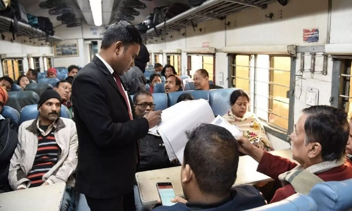Traveling Without Ticket: बिना टिकट यात्रा करना हुआ संभव, रेलवे ने दी एक जबरदस्त व्यवस्था, यात्रियों को होगा लाभ