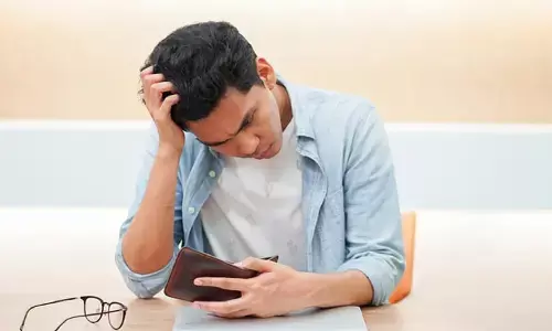 Bad Spending Habits: इन आदतों के कारण आप जीवन में एक पैसा नहीं जोड़ पाएंगे, आज ही बदल दें